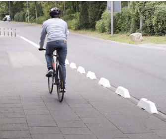 Kerékpársáv padka – fehér